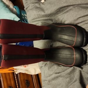 Muck Boots Women size 6 Garden maroon black